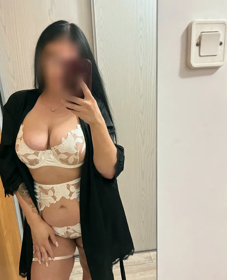 Anneke, 34