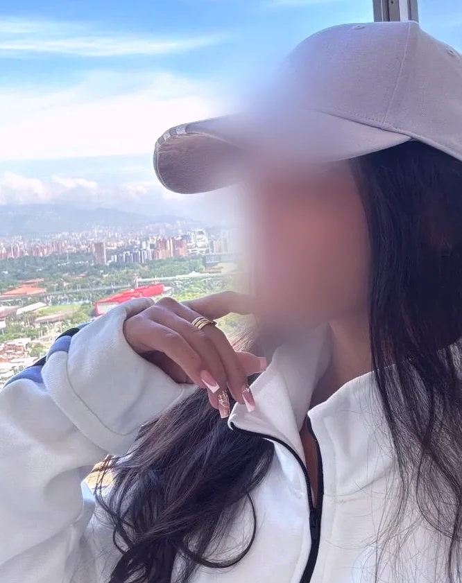 Cindy, 23