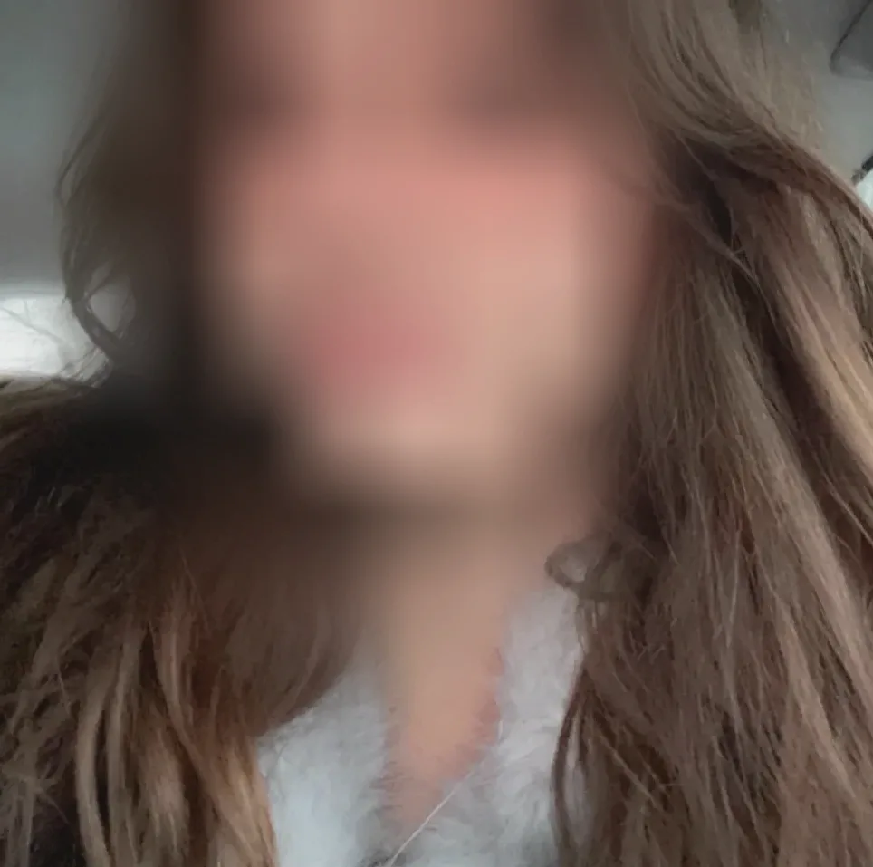 Esther, 23