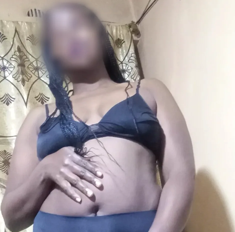 Julie, 32
