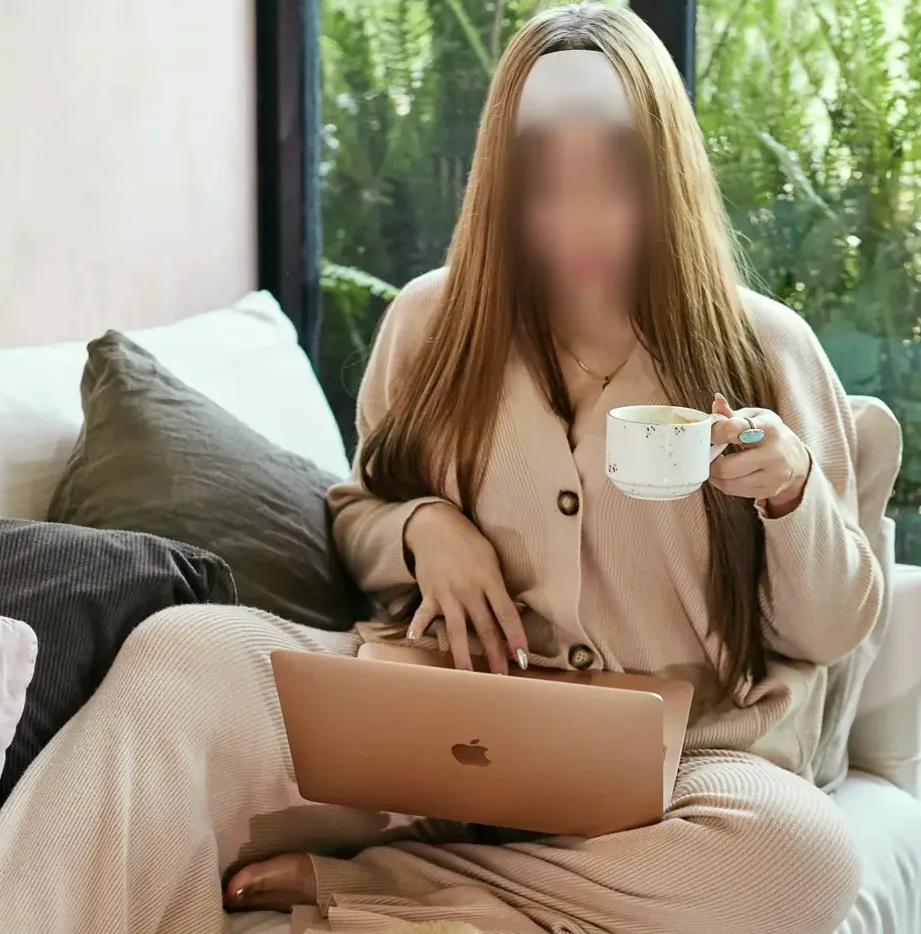 Manon, 24