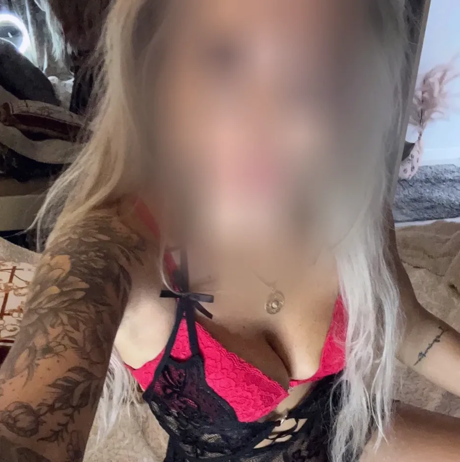 Nina, 36