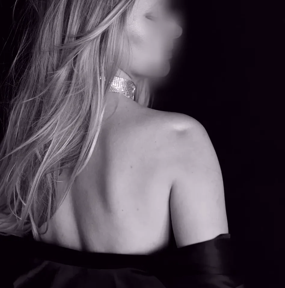 Sofia, 32