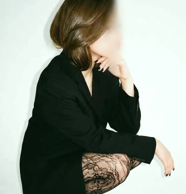 Zoe, 19